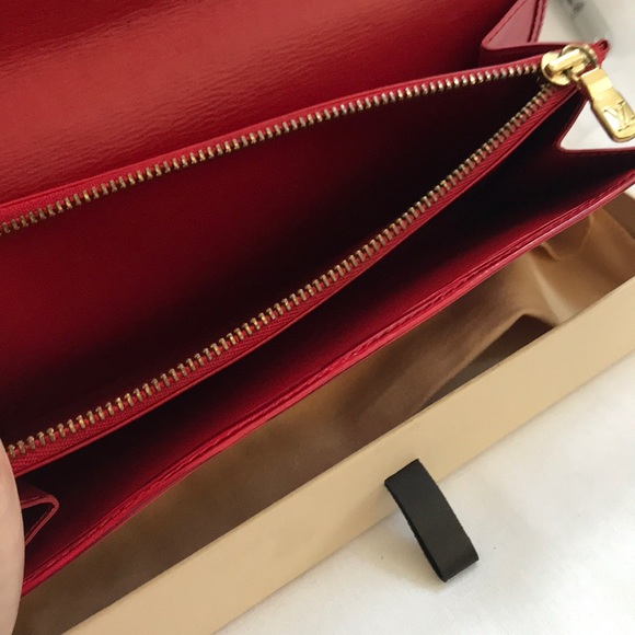 LV epi red wallet - Picture 5 of 8